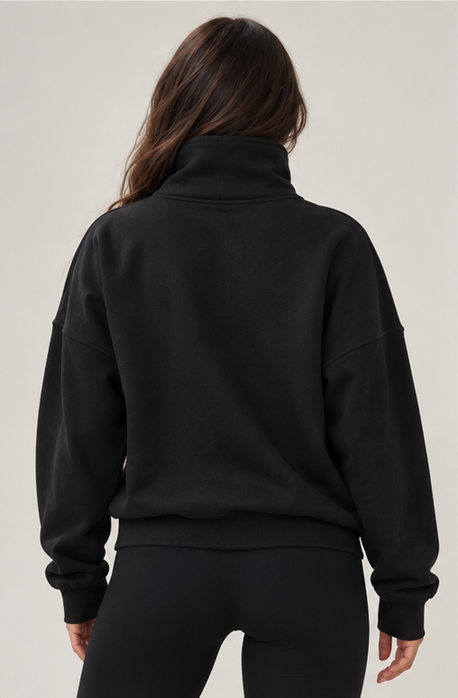 Edge Cozy Half Zip Sweater von hinten, gerade Passform mit breitem Bündchen am Saum.